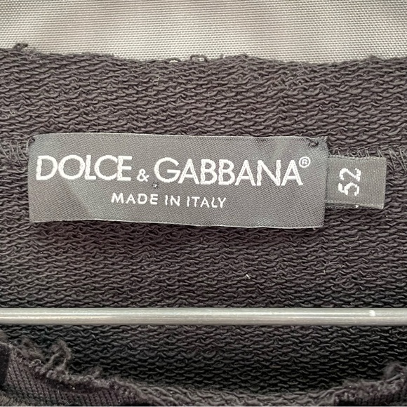 DOLCE & GABBANA black crewneck with velvet like lettering raw hem neckline - Picture 6 of 9
